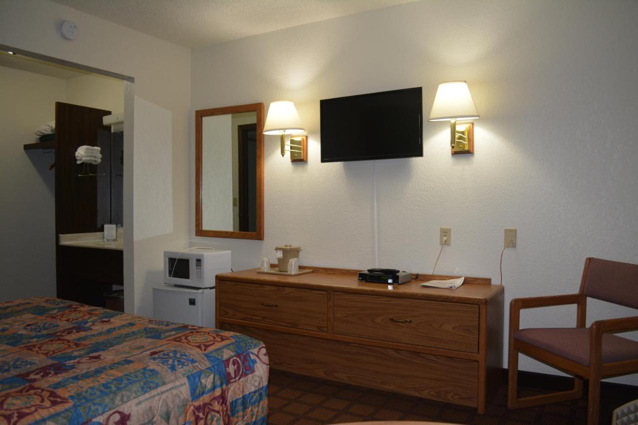 Bloomer Inn & Suites מראה חיצוני תמונה