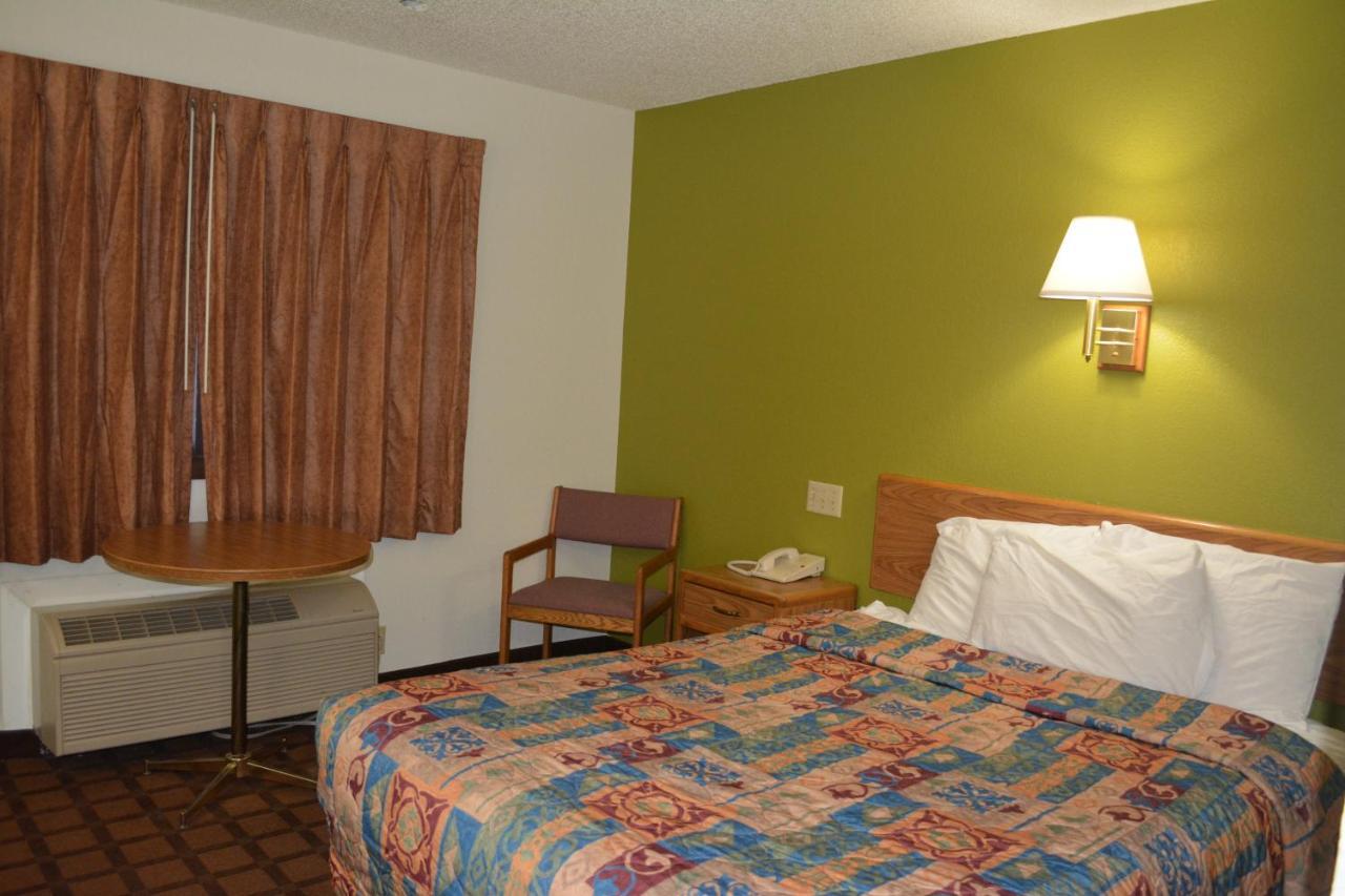 Bloomer Inn & Suites מראה חיצוני תמונה