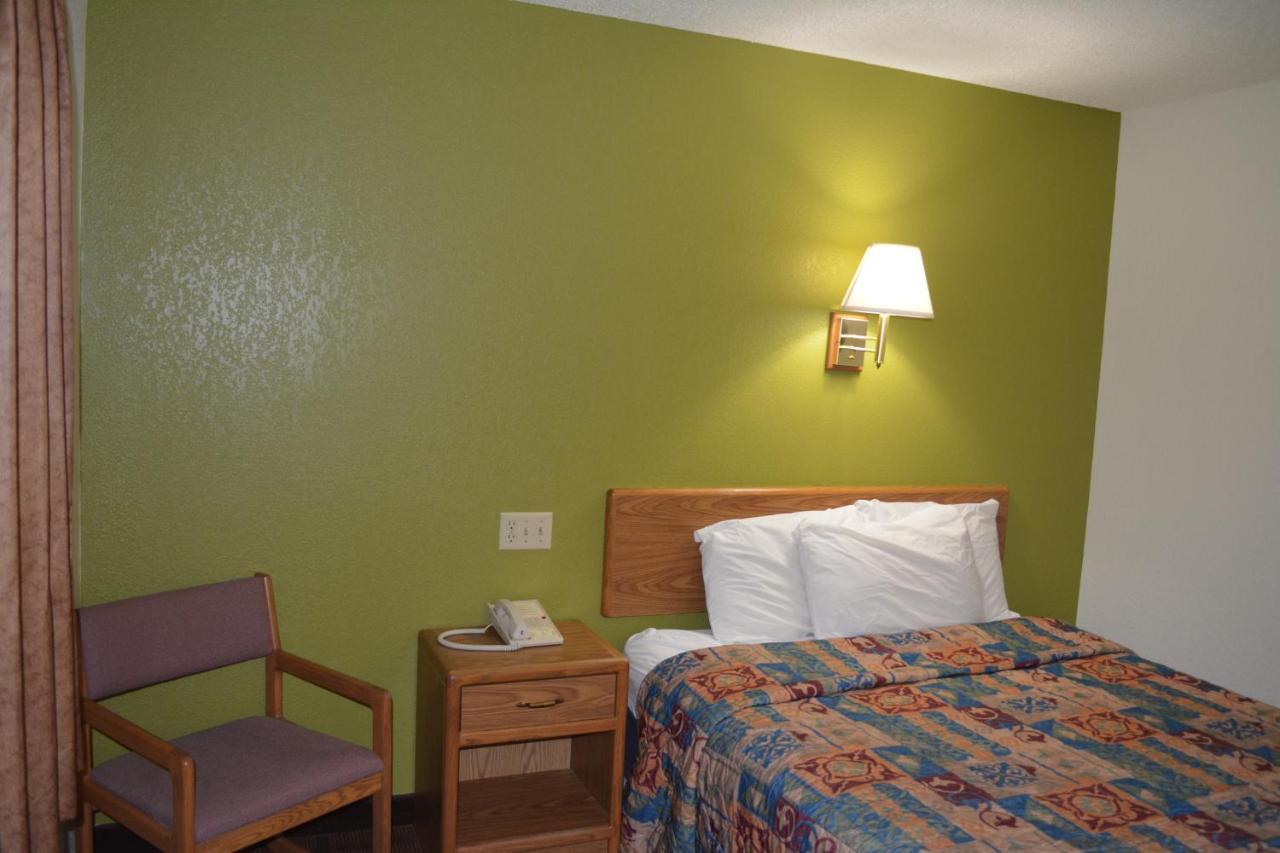 Bloomer Inn & Suites מראה חיצוני תמונה