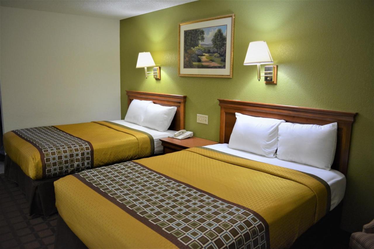 Bloomer Inn & Suites מראה חיצוני תמונה