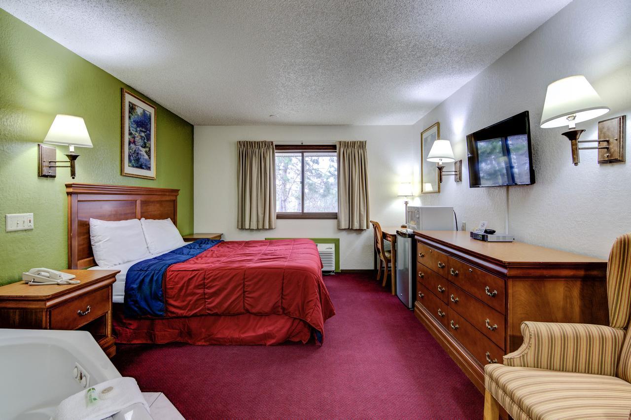 Bloomer Inn & Suites מראה חיצוני תמונה