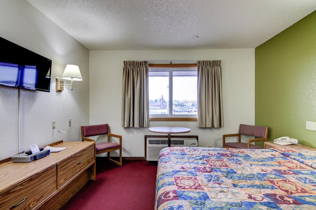 Bloomer Inn & Suites מראה חיצוני תמונה