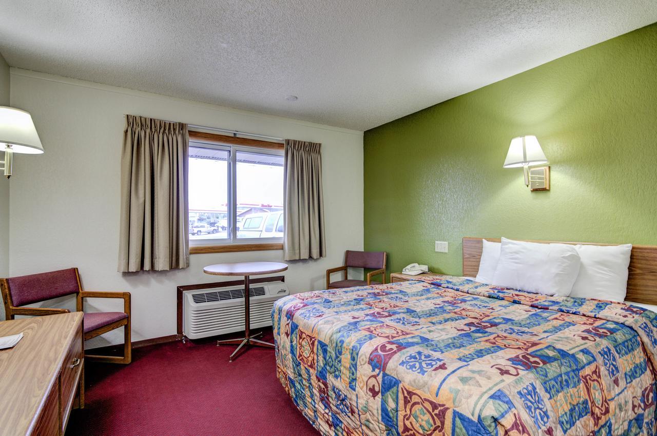 Bloomer Inn & Suites מראה חיצוני תמונה