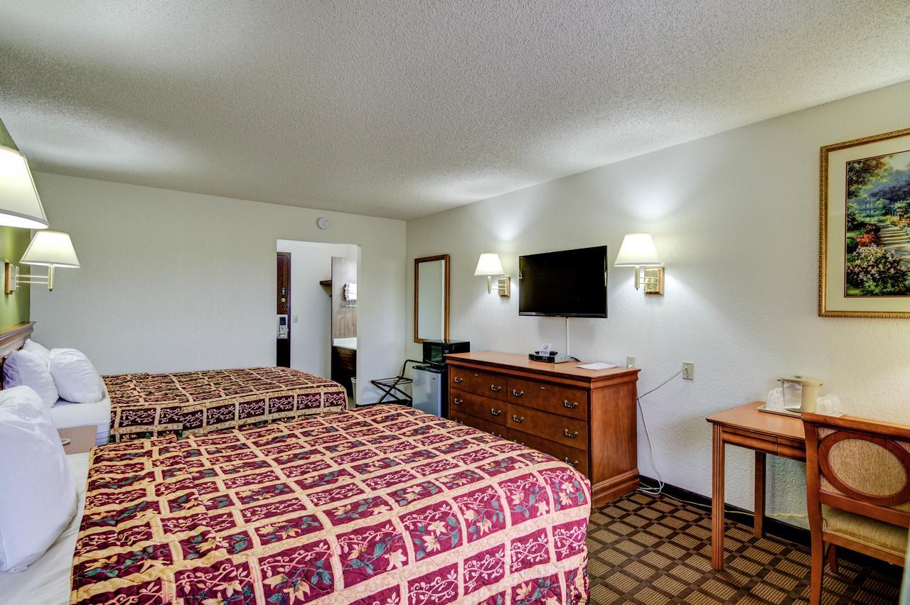 Bloomer Inn & Suites מראה חיצוני תמונה
