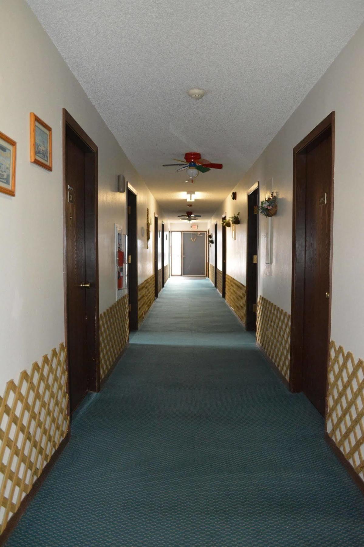 Bloomer Inn & Suites מראה חיצוני תמונה