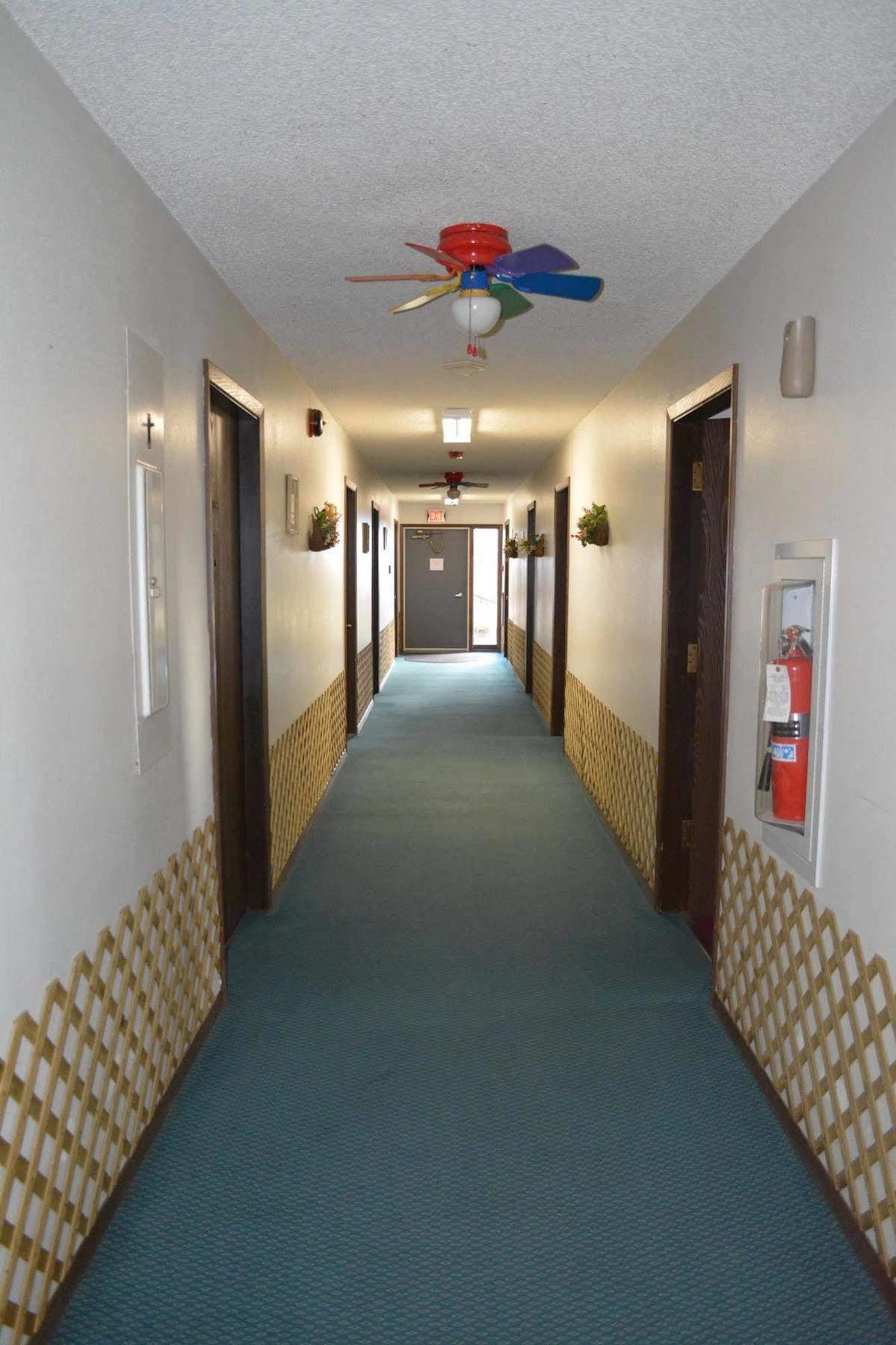Bloomer Inn & Suites מראה חיצוני תמונה